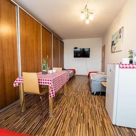 Nad Pizzeria Quarto em Acomodações Particulares