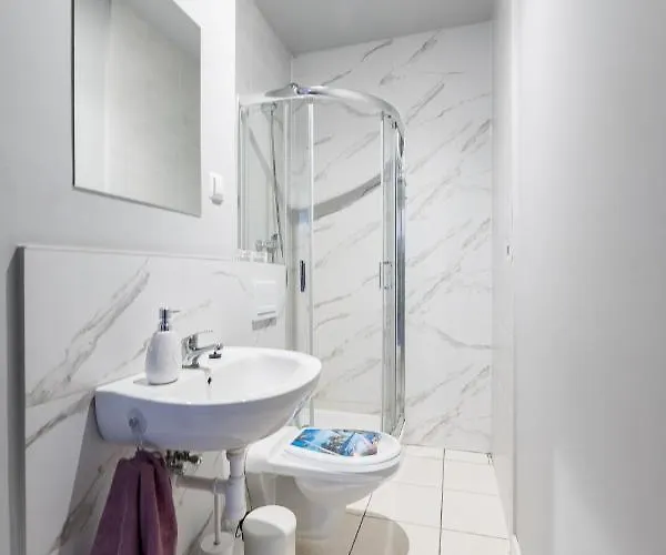 Nad Pizzeria Homestay Poznan