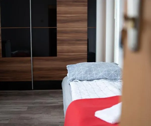 Nad Pizzeria Homestay Poznan